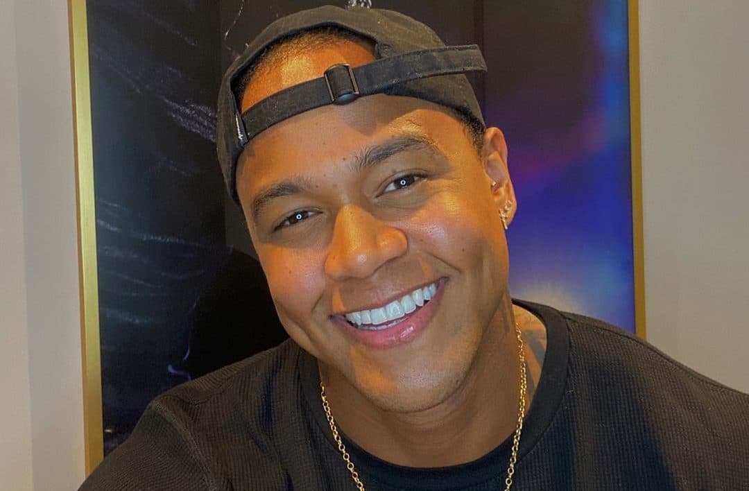 Léo Santana deixa escapar partes íntimas após fazer vídeo trocando de roupa e detalhe deixa fãs curiosos (Reprodução) 