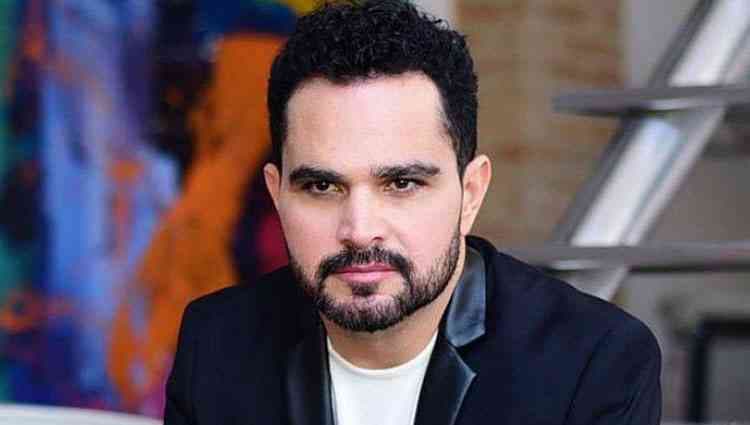 Luciano reaparece nas redes, expõe foto íntima e revela: "É hoje"
