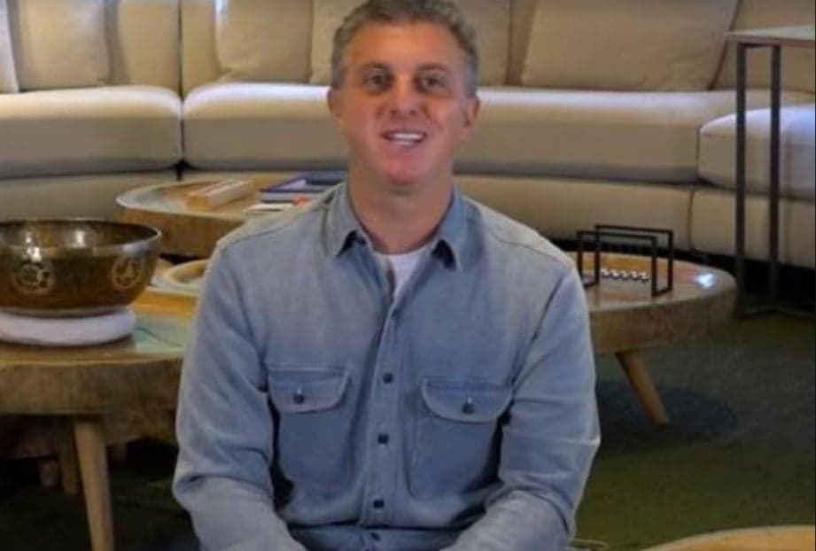 Luciano Huck, prestes a se candidatar, anuncia fim na Globo e joga bomba: "Se Deus quiser"