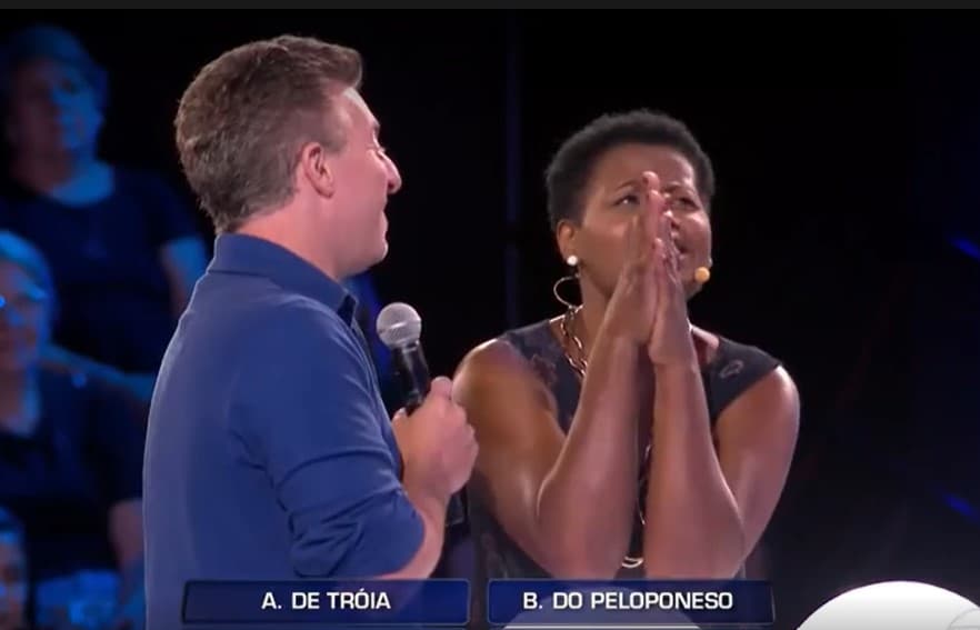 Luciano Huck tem atitude com convidada, acende polêmica e é acusado de racismo: "Não consigo"