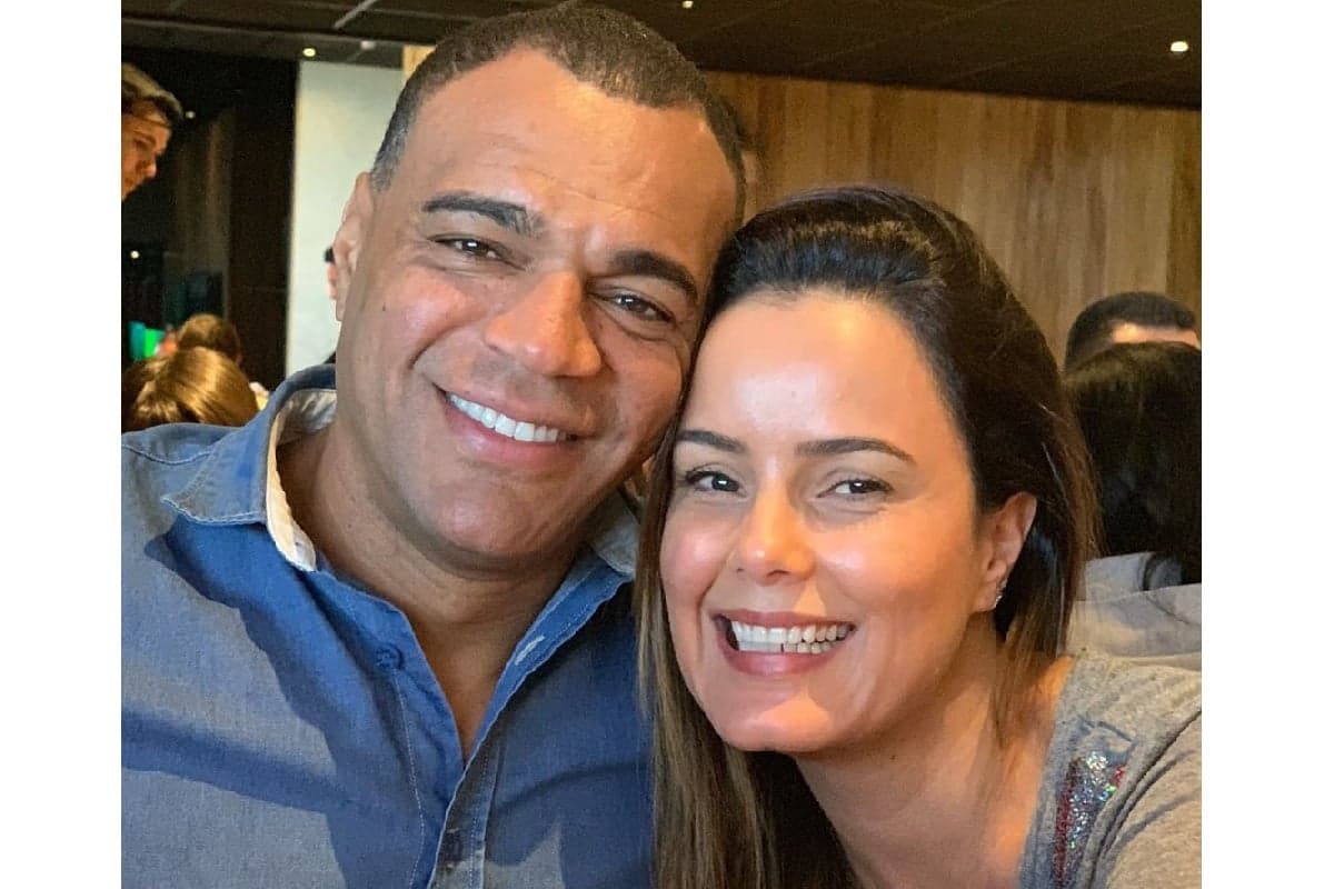 Denílson e a esposa Luciele di Camargo (Reprodução)