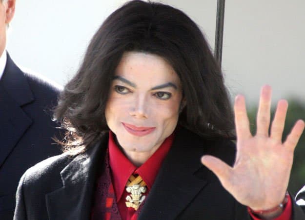 Informações revelam que Michael Jackson está vivo e sendo conservado em tanque de nitrogênio (Foto: Reprodução)
