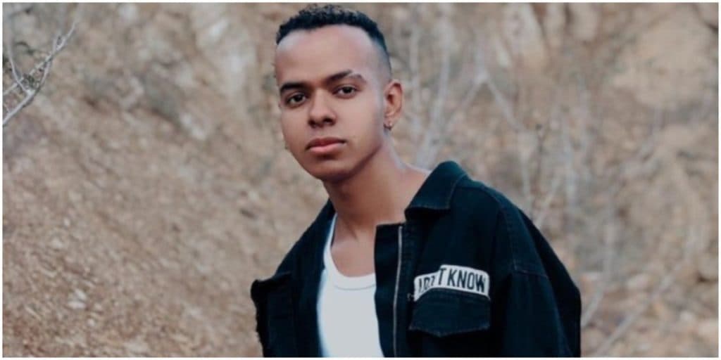 Jotta A, após se assumir gay e abandonar igreja, sofre duro ataque após textão: "Enfiando no rabo''