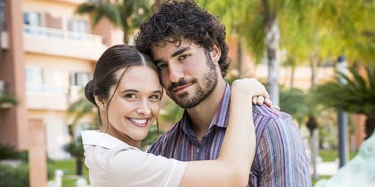 Juliana Paiva e José Condessa viviam par romântico na Globo na trama Salve-se Quem Puder (Imagem- Globo)