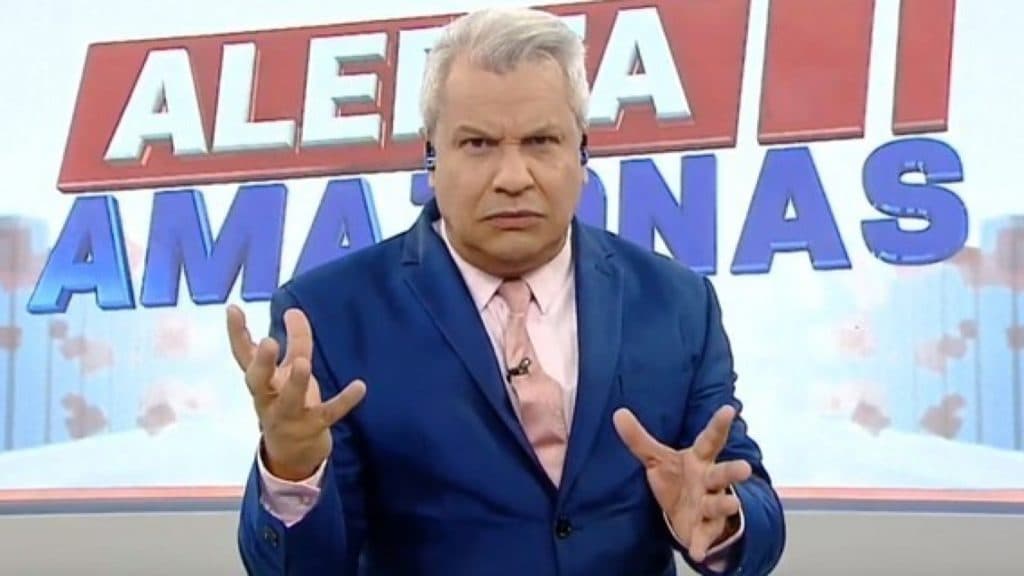 Sikêra Jr. promove reviravolta na RedeTV!, coloca diretores no bolso e tem emissora na palma das mãos