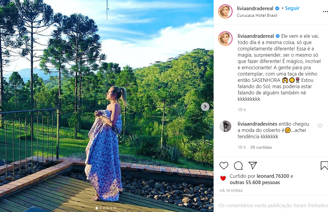 A apresentadora roubou a cena enrolada no lençol (Foto: Reprodução / Instagram) A apresentadora roubou a cena enrolada no lençol (Foto: Reprodução / Instagram)