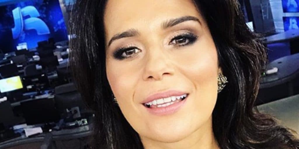Adriana Araújo, após ser tirada à força do Jornal da Record, tem data para voltar à TV confirmada