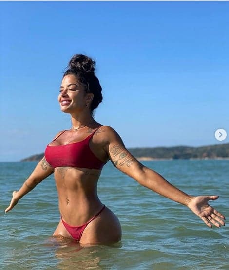 Aline Riscado exibindo o seu corpo escultural (Foto: Reprodução) Aline Riscado exibindo o seu corpo escultural (Foto: Reprodução)