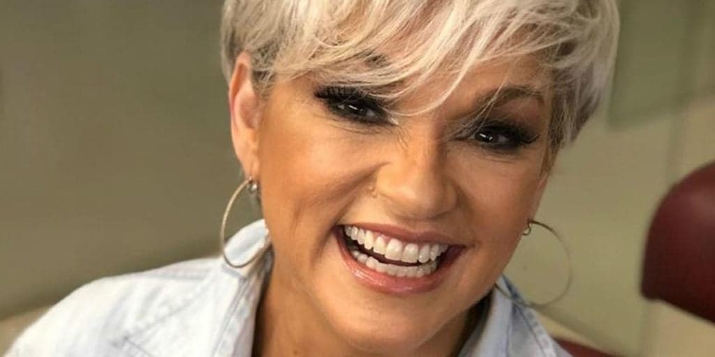 Andréa Nóbrega, ex de Carlos Alberto, fica de cama