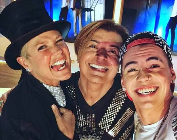 Xuxa posa ao lado de David Brazil e de Biel: cantor disputa papel no filme (foto: reprodução/redes sociais) Xuxa posa ao lado de David Brazil e de Biel: cantor disputa papel no filme (foto: reprodução/redes sociais)