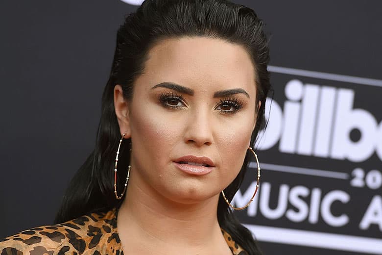 Demi Lovato, dois anos após overdose, relembra ocorrido e comemora: "meu dia de milagre"