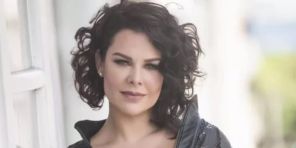 Fernanda Souza, após surgir em vídeo se declarando para mulher, faz relato público: "Prosperidade e abundância"