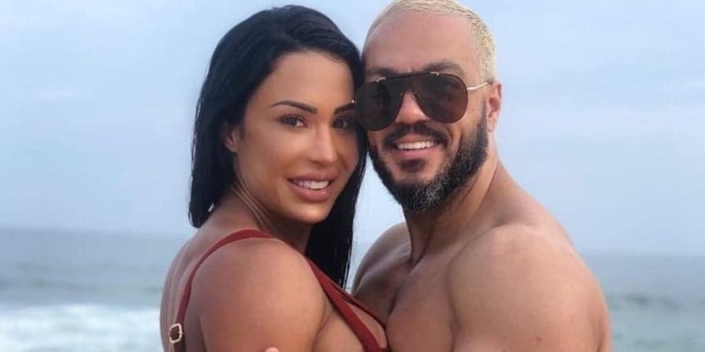 Gracyanne Barbosa, após sexo no avião, aparece seminua em foto picante com Belo e fãs questionam: "Cadê a calcinha?"