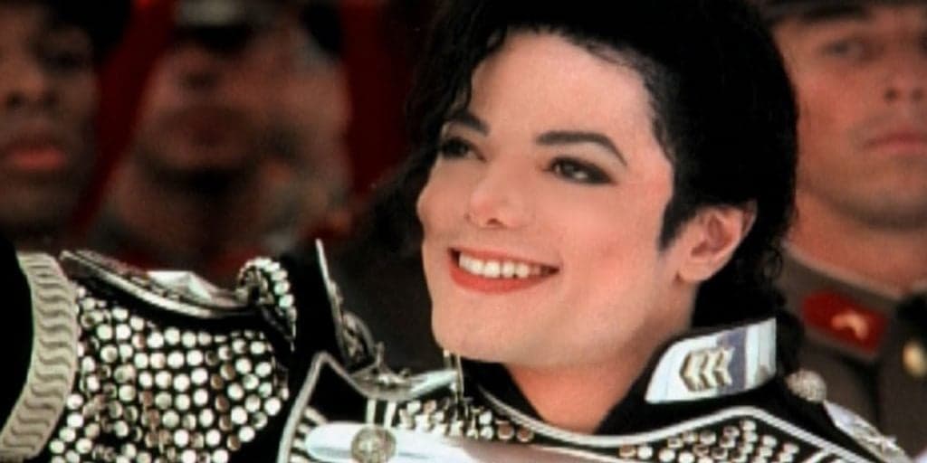 Michael Jackson, após ser acusado de estuprar crianças, tem evidências expostas: “Inocente”