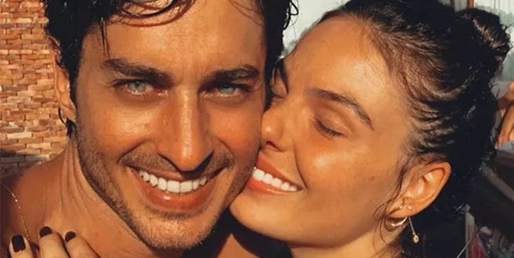 Isis Valverde quebra todos os protocolos e escancara detalhes sexuais com o marido na cama: "Cinquenta tons de cinza"