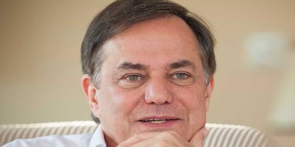 Ronnie Von, após demissão inesperada, venda de mansão e boatos de falência, é mencionado na RedeTV!: “Um milagre”
