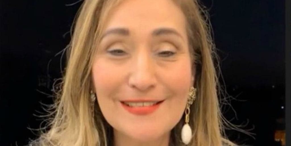 Sonia Abrão tem intimidade roubada, é colocada na parede e abre o jogo sobre procedimento estético: "Rosto inchado"