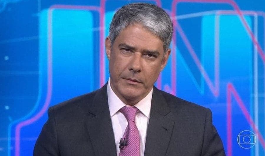 William Bonner abre JN às pressas com notícia devastadora, desce de seu posto e desabafa em textão: "Menosprezou"