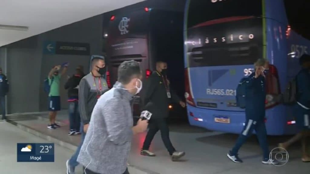 Globo é ignorada pelo Flamengo e repórter passa vergonha ao tentar entrevista após vitória