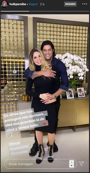 Hulk surgiu com a mãe na barriga de Camila Ângelo e os rumores de gravidez começaram (Foto: Reprodução)