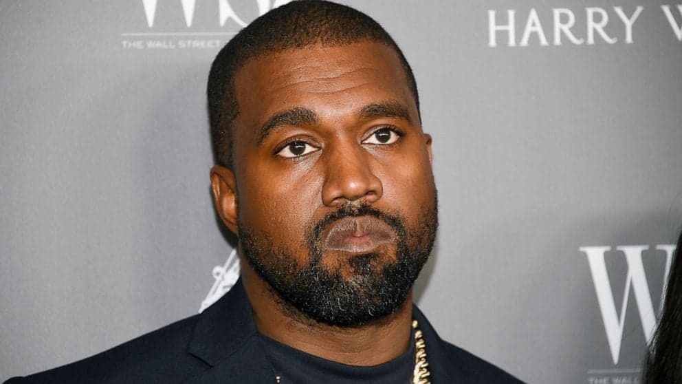 Kanye West, após citar aborto da filha em discurso, diz que Kim Kardashian está tentando interná-lo: "porque eu chorei"