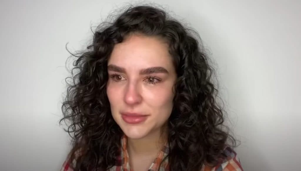 Kéfera, após barraco forte na Globo, aparece em vídeo aos prantos e anuncia fim de carreira