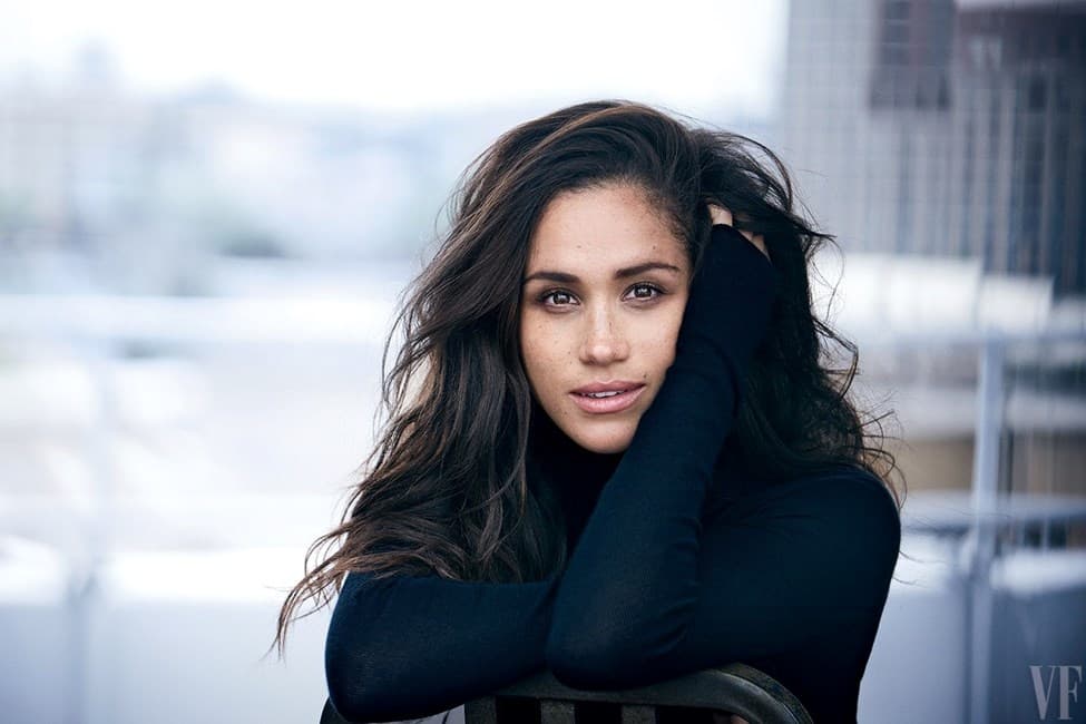 Meghan Markle, no aniversário de 39 anos, é lembrada pela realeza mesmo em meio as polêmicas: "feliz aniversário"