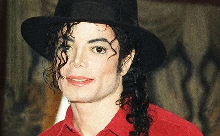 Michael Jackson volta do mundo dos mortos, surge cantando country e vídeo viraliza