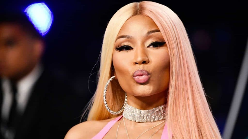 Nicki Minaj pega à todos de surpresa e anuncia chegada do primeiro filho: "grávida"