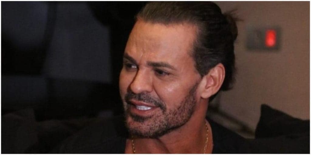 Eduardo Costa expõe tamanho de sua parte íntima e explica motivo para usar calça apertada: "Prender a jararaca''