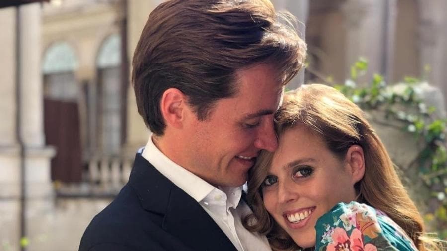 Princesa Beatrice, prima dos Príncipes Harry e William, se casa com famoso milionário