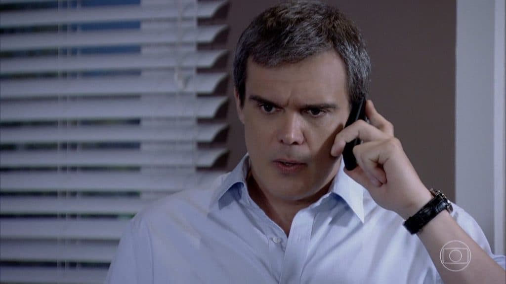 Fina Estampa - René treme na base ao receber premonição horripilante: "Decepção"