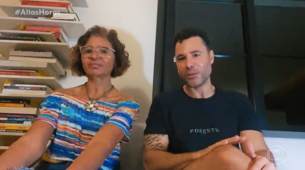 Rodrigo Sant'Anna, após fingir ser hétero na TV, surpreende mãe com namorado e ouve: "Não na minha frente"
