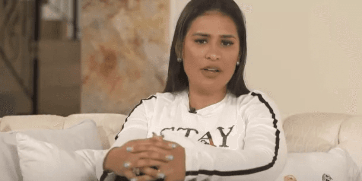 Simone está com o rosto inchado (Foto: Reprodução)
