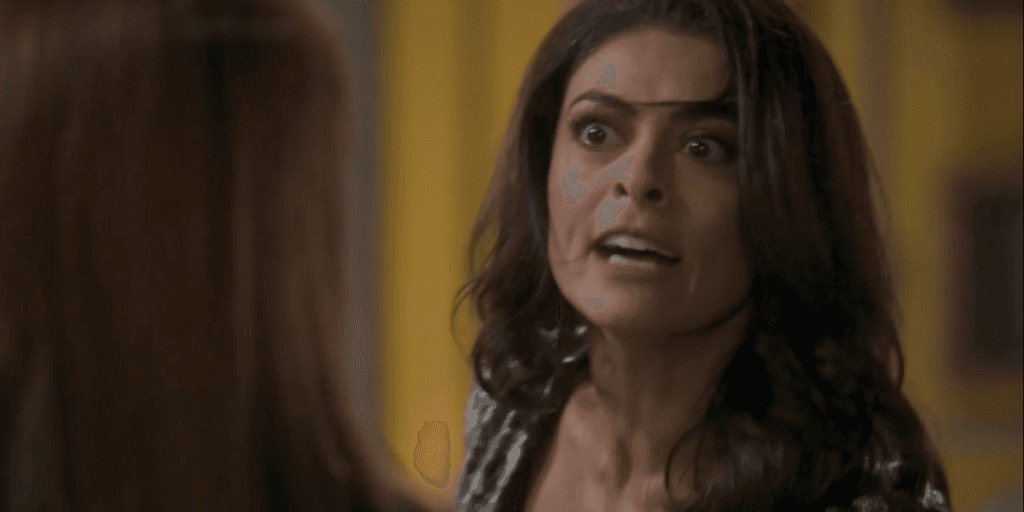 Totalmente Demais: Carolina apanha de Lili com tapa na cara e é escorraçada
