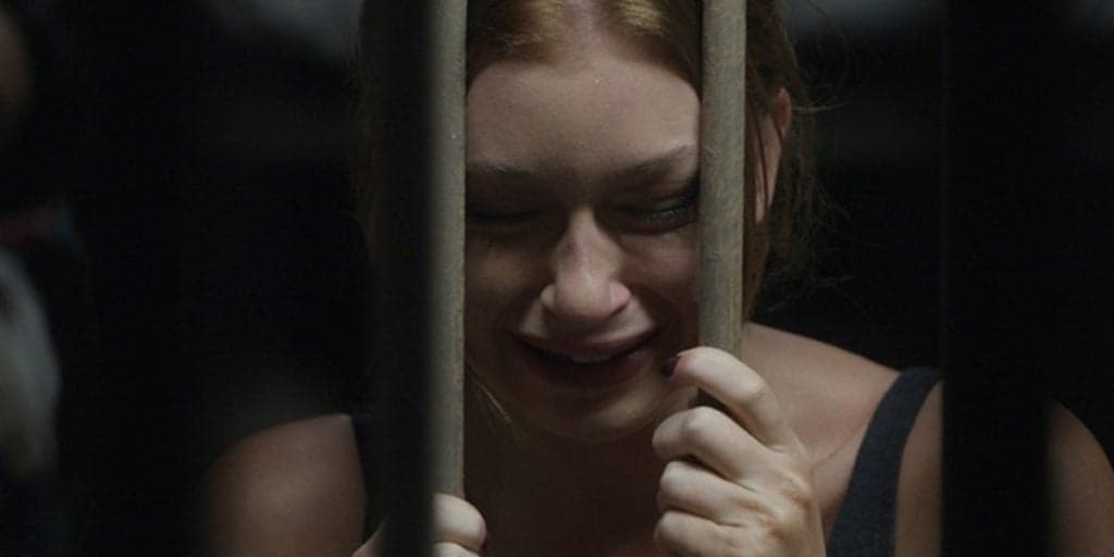 Gilda se vinga de Eliza a abandonando na cadeia em Totalmente Demais