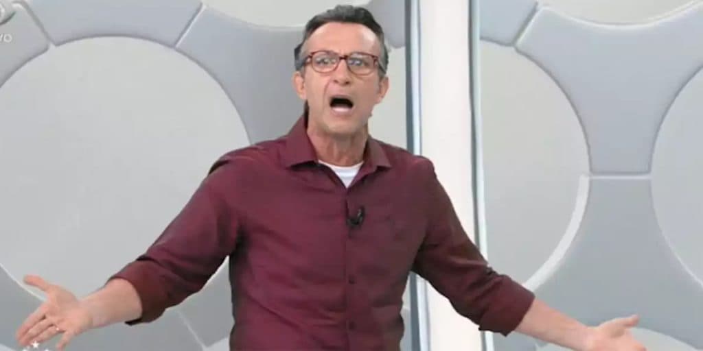 Após chamar Neto de “bobão”, jogador tem encontro inesperado com o apresentador em programa da Band