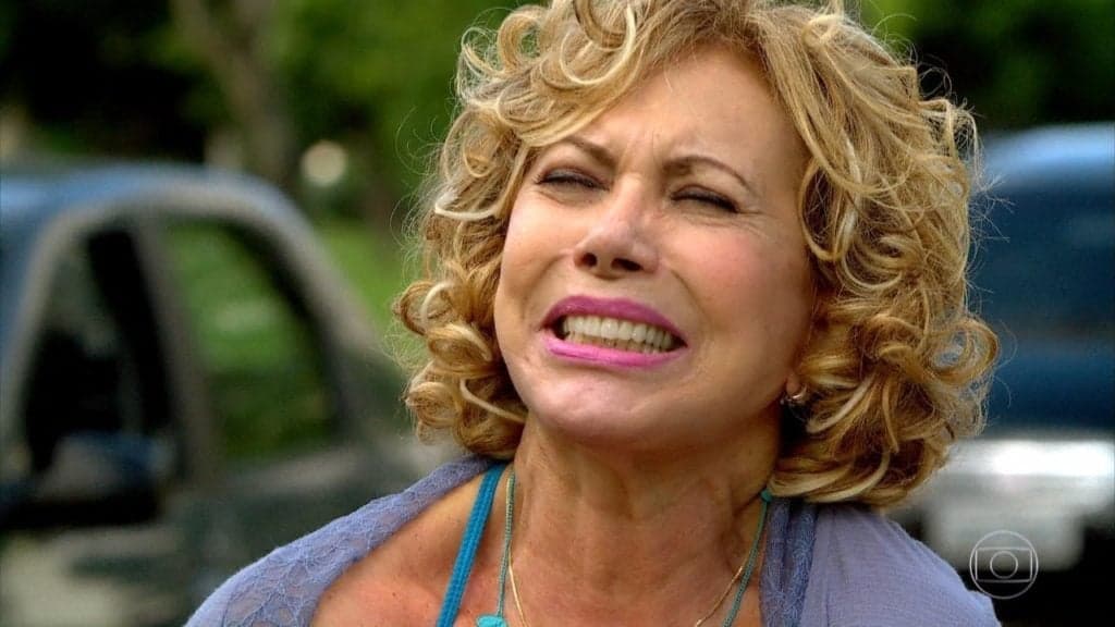 Fina Estampa - Vilma sofre experiência sobrenatural e implora para viver: "Vieram me buscar"