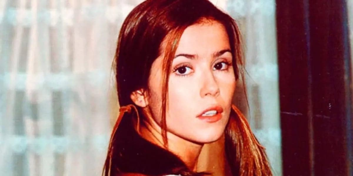 Globo: Deborah Secco na época em que interpretava a personagem Íris em Laços de Família (Foto: Reprodução) Globo: Deborah Secco na época em que interpretava a personagem Íris em Laços de Família (Foto: Reprodução)