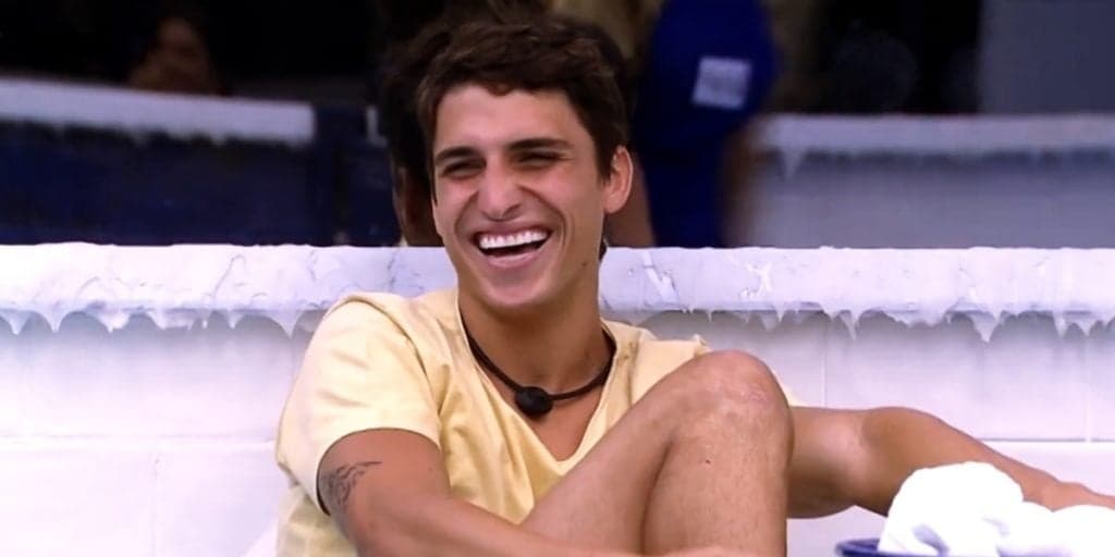 Com inocência em supostos casos de estupro, Felipe Prior está garantido e larga na frente em A Fazenda?
