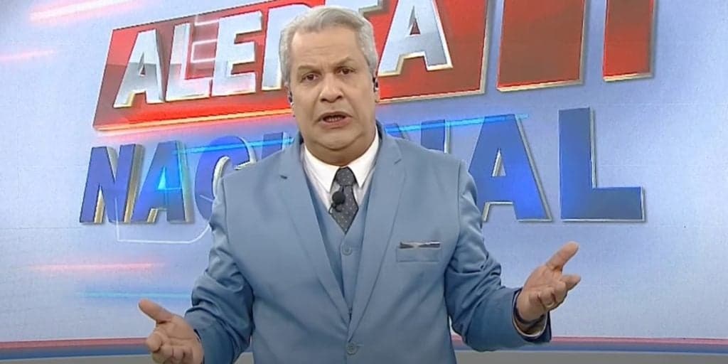 Sikêra Jr. é agredido fisicamente de forma brutal ao vivo e vai pra cima na porrada: "Foram pro chão"