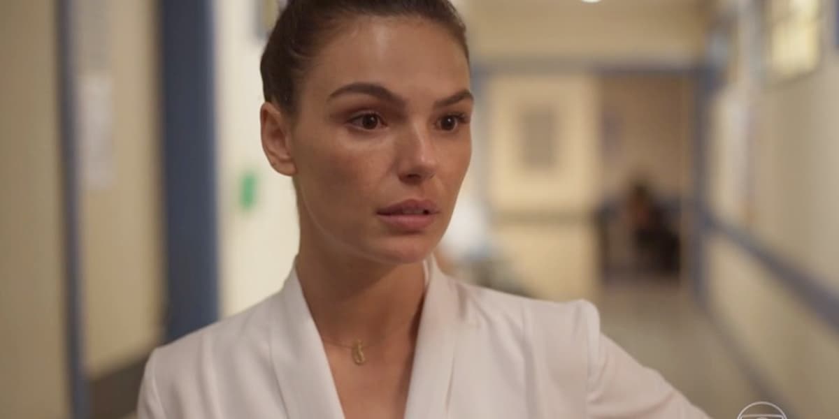 Betina (Isis Valverde) será um dos personagens com coronavírus na volta de Amor de Mãe (Foto: Reprodução/Globo) Betina (Isis Valverde) será um dos personagens com coronavírus na volta de Amor de Mãe (Foto: Reprodução/Globo)