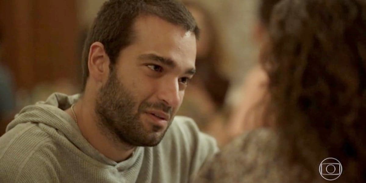 Sandro (Humberto Carrão) cena de Amor de Mãe; rapaz enfrentará drama de ver a amada doente na segunda fase da novela (Foto: Reprodução/Globo) Sandro (Humberto Carrão) cena de Amor de Mãe; rapaz enfrentará drama de ver a amada doente na segunda fase da novela (Foto: Reprodução/Globo)