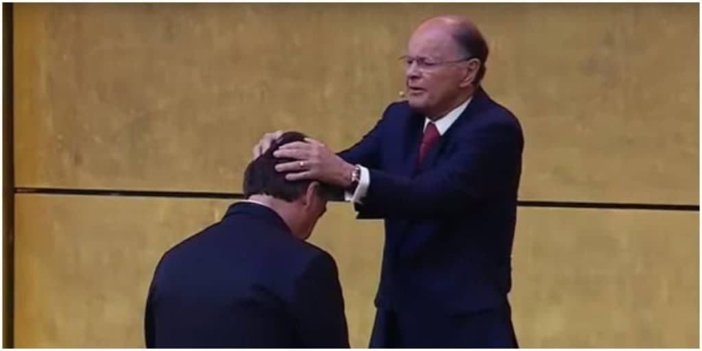 Bolsonaro ataca novamente e contrata nome de peso da Record para emissora do governo