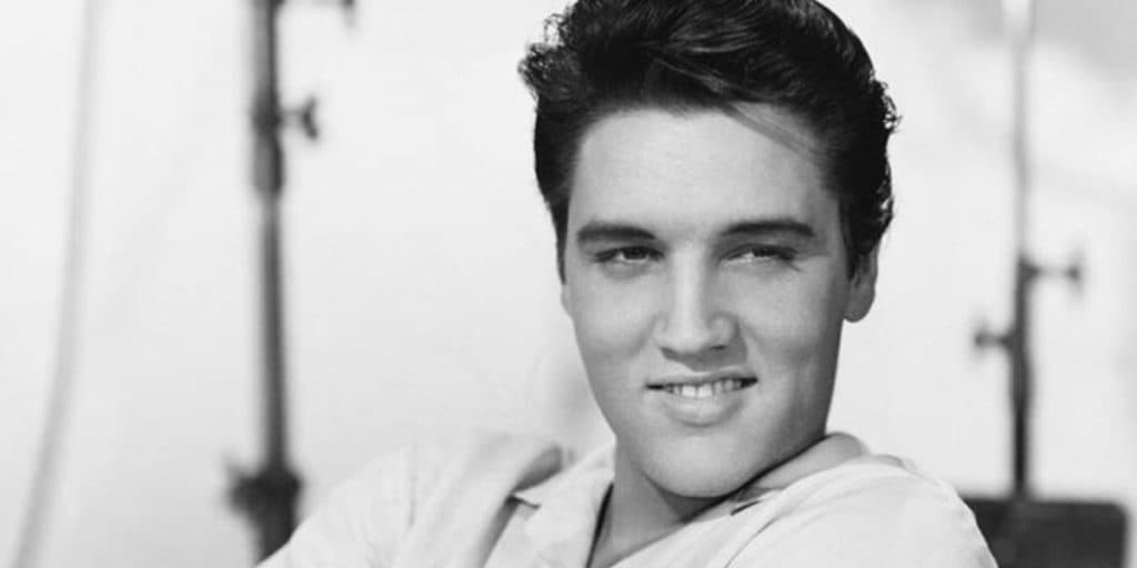 Ex-namorada de Elvis Presley quebra o silêncio, afirma que cantor está vivo e escancara verdade: "não morreu"