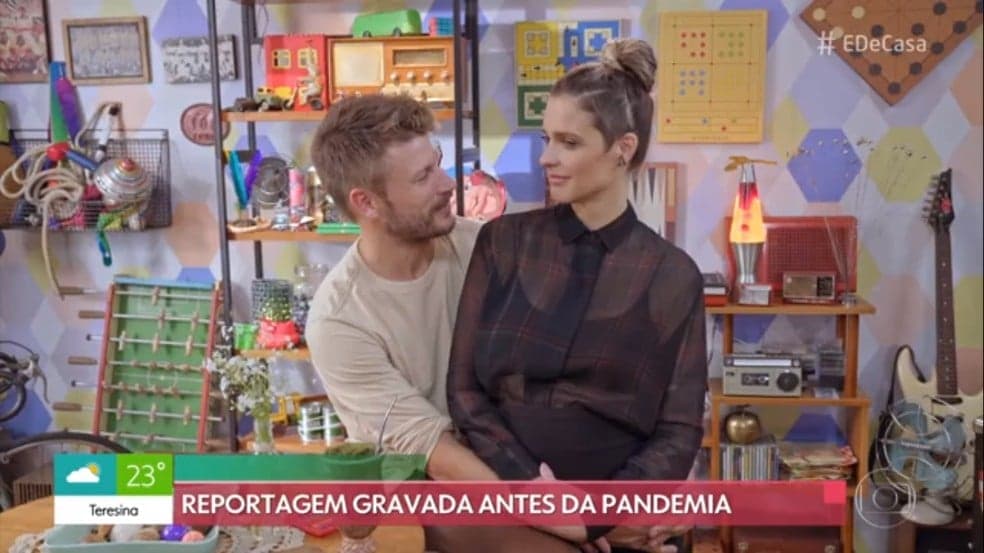 Fernanda Lima divide Rodrigo Hilbert com outras, aparece "emburrada" com marido na TV e revela: "Enjoada"