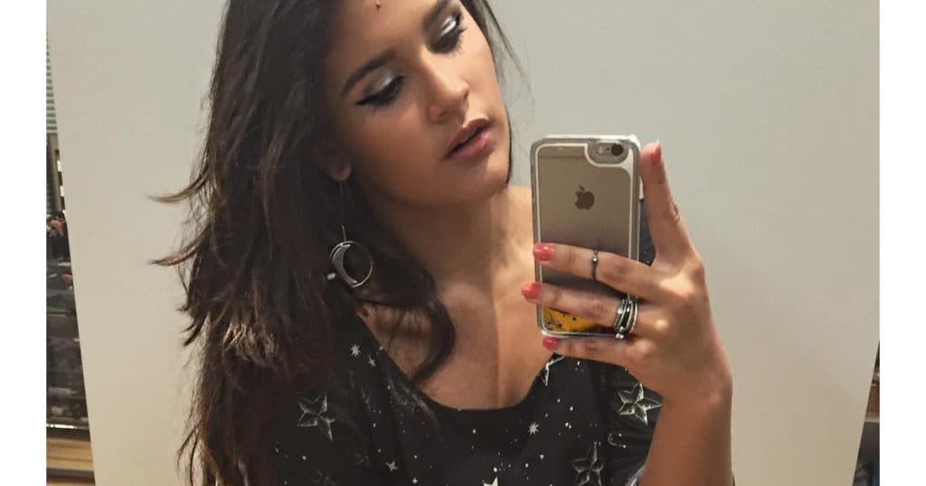 Giulia Costa, após se declarar para Bia Bonemer, ousa em foto sensual e mostra demais: 'Maravilhosa'