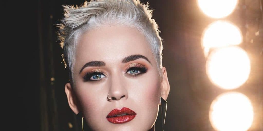 Katy Perry, na reta final da gravidez, revela nome da herdeira, mostra extinto materno e afirma: "ótimo nome"