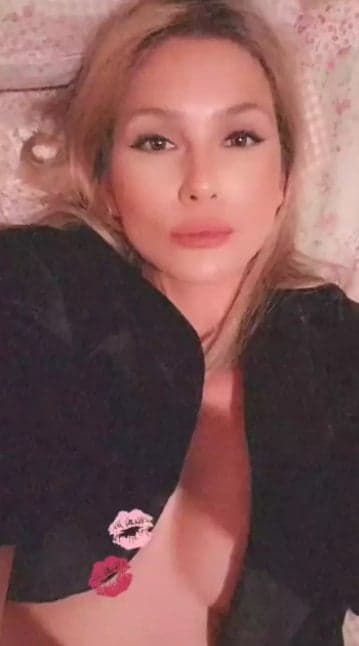 Lívia Andrade surgiu de camisola e quase mostra demais (Foto: Reprodução/ Instagram) Lívia Andrade surgiu de camisola e quase mostra demais (Foto: Reprodução/ Instagram)