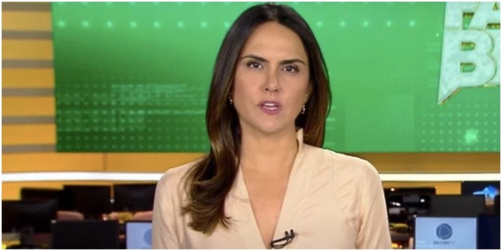 Carla Cecato, do Fala Brasil da Record, solta segredo sigiloso da Record na bancada e se desespera: "Apaga, apaga"
